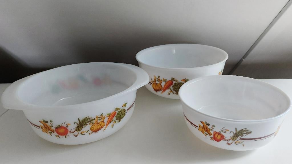 Vintage melkglazen schalen van het merk Arcopal (3-delig)., Ophalen, Gebruikt, Overige stijlen, Glas