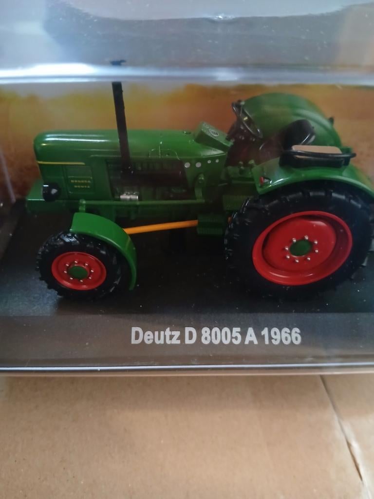 2 stuks Deutz     Schaal 1 : 32, Hobby en Vrije tijd, Modelauto's | 1:32, Ophalen of Verzenden, Nieuw, Tractor of Landbouw, Universal Hobbies