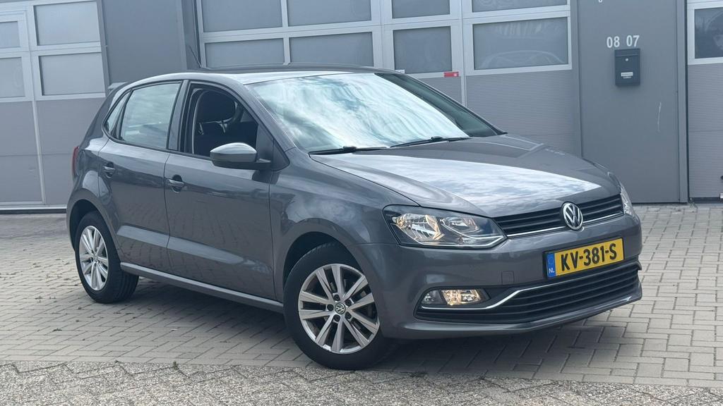 Volkswagen 2015 Grijs, Auto's, Volkswagen, Particulier, Polo, Benzine, Hatchback, Handgeschakeld, Geïmporteerd, Zilver of Grijs