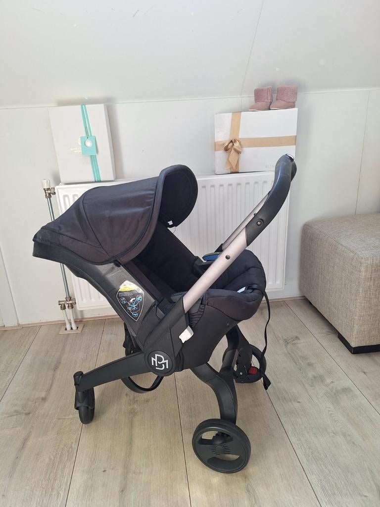Inklapbare autostoel| Baby Maison| maxicosi| doona, Zo goed als nieuw, Combiwagen, Verstelbare duwstang, Ophalen