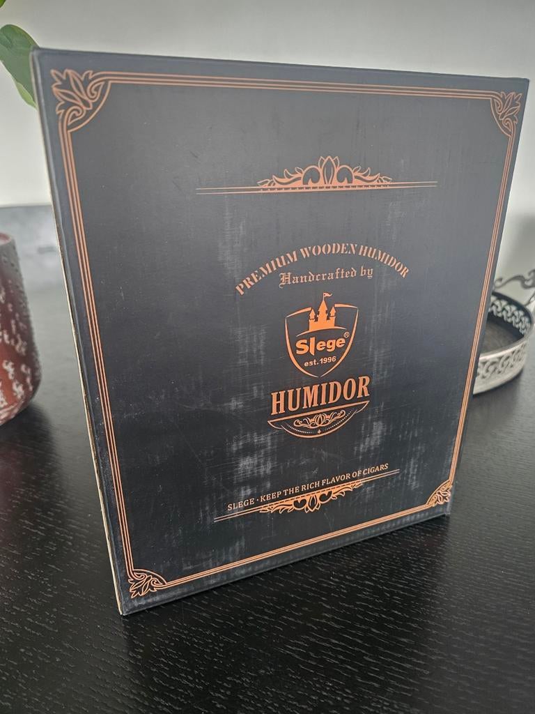 Slege humidor, Verzamelen, Rookartikelen, Aanstekers en Luciferdoosjes, Ophalen of Verzenden, Nieuw, Tabaksdoos of Verpakking
