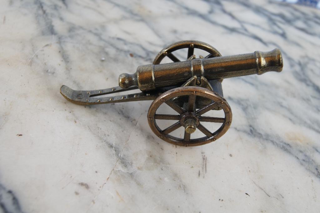 Kanon  ( Klein model, Ophalen of Verzenden