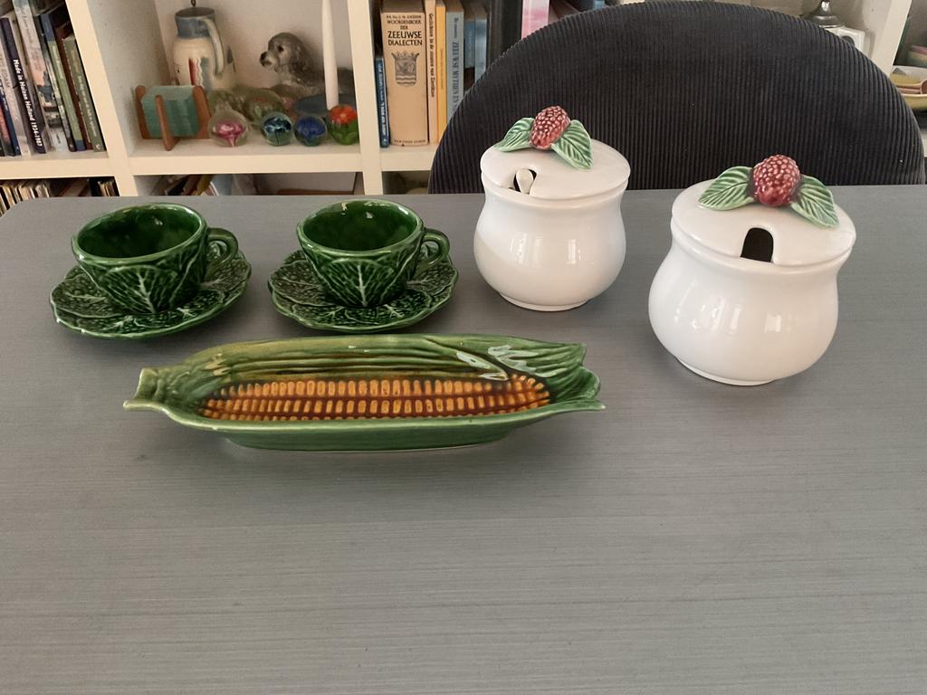 2x Bordallo Pinheiro jampotje/suikerpotje, kop en schotels, Huis en Inrichting, Overige materialen, Gebruikt, Ophalen of Verzenden