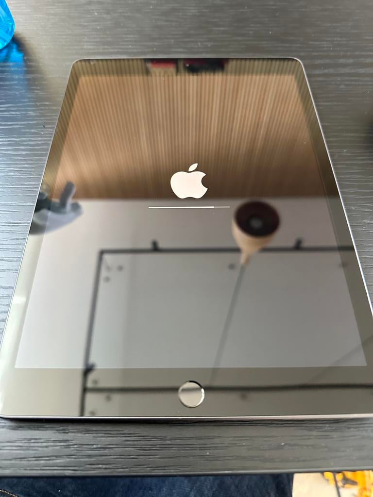 Ipad 8e generatie 128gb wifi A2270, Computers en Software, Apple iPads, 10 inch, Apple iPad, Ophalen of Verzenden, Zo goed als nieuw