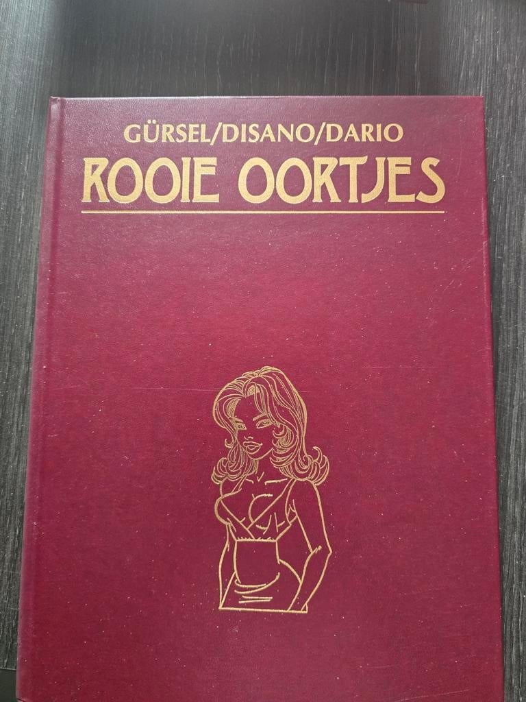 Rooie Oortjes - Gürsel/Disano/Dario - Hardcover, Eén stripboek, Ophalen of Verzenden, Zo goed als nieuw, Gürsel, Disano, Dario