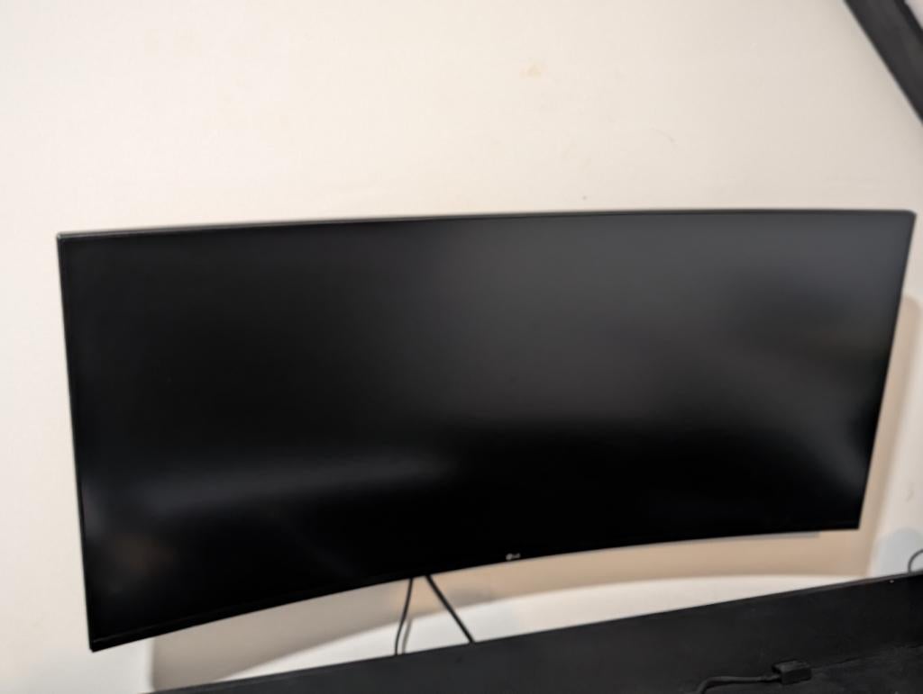 LG 34GN850 Ultragear -  IPS 144Hz Gaming Monitor - 34 Inch, In hoogte verstelbaar, IPS, 101 t/m 150 Hz, Zo goed als nieuw
