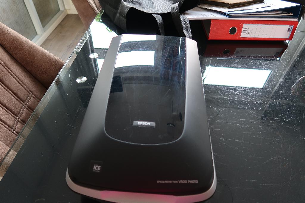 scanner epson perfection v500 photo, Computers en Software, Ophalen, Zo goed als nieuw