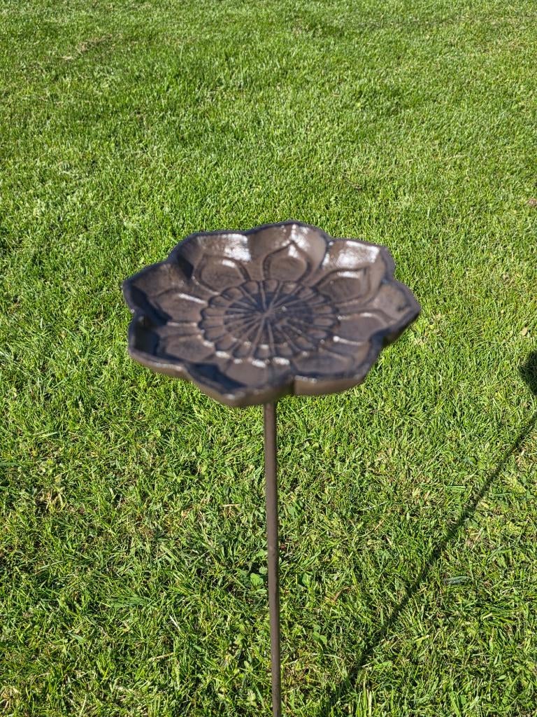 VOEDERSCHAAL / zonnebloem/ TUINPRIKKER / WATER