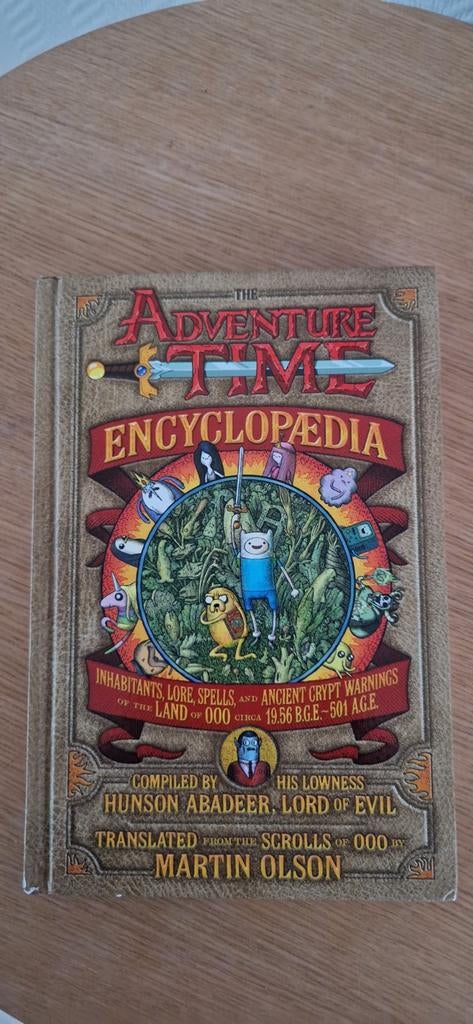 Adventure Time Encyclopaedia - Hardcover Martin Olson, Ophalen of Verzenden, Zo goed als nieuw, Overige onderwerpen