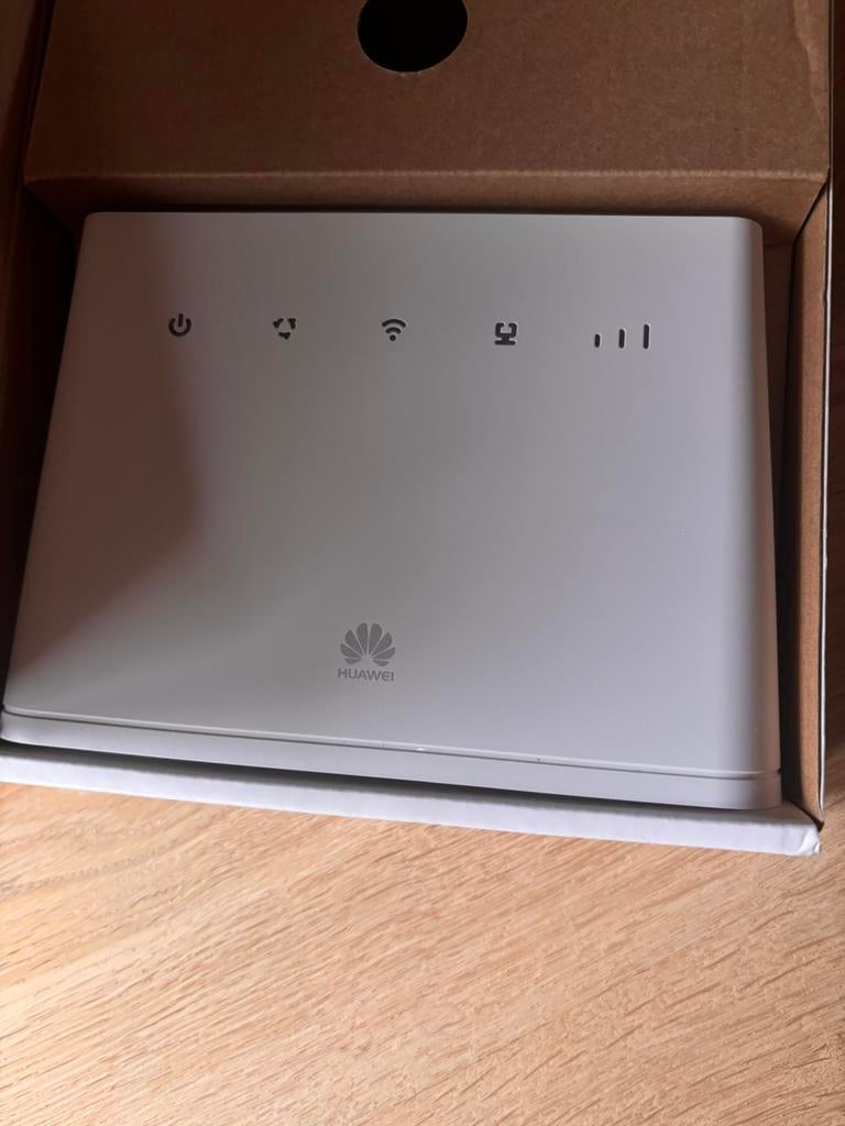 Huawei 4G Router LTE 150Mbps Wi-Fi N300 Gigabit Port, Computers en Software, Routers en Modems, Ophalen, Zo goed als nieuw, Router