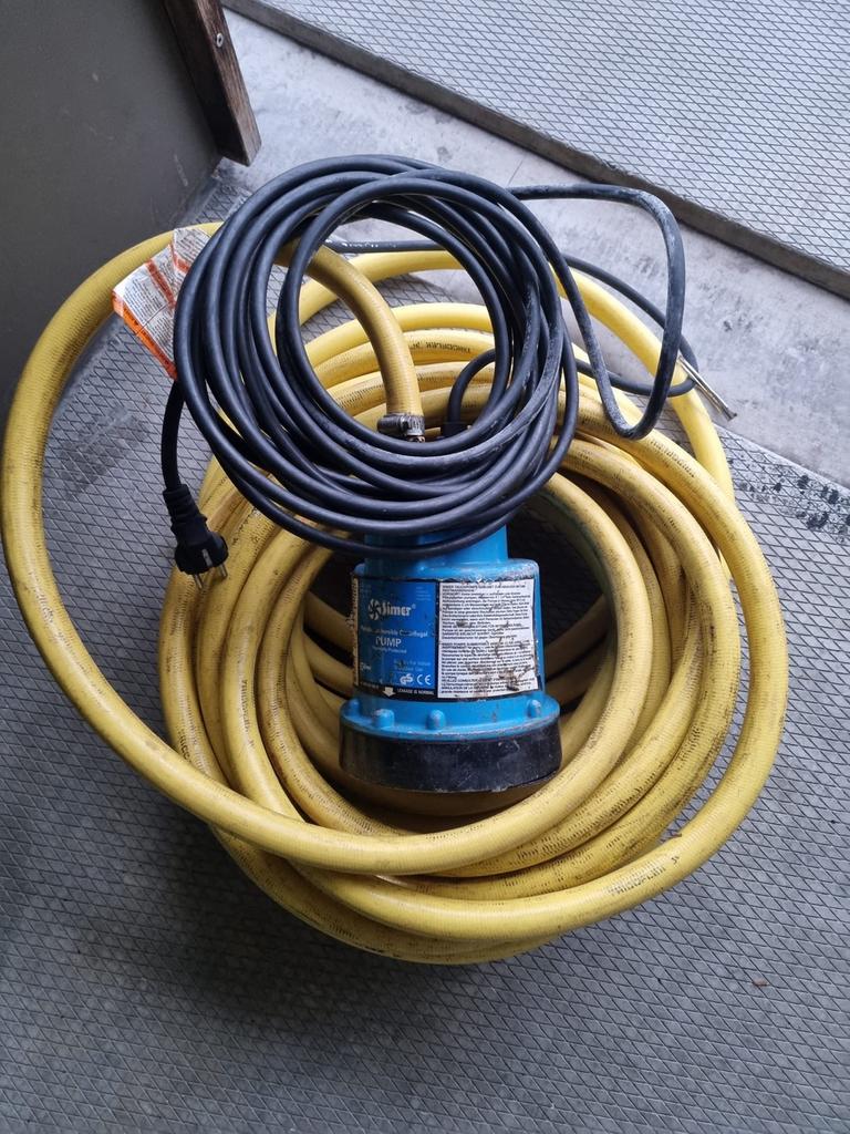SlimeR Dompelpomp met slang - 220V 240V, Tuin en Terras, Waterpompen, Ophalen, Gebruikt, Elektrisch, Dompelpomp
