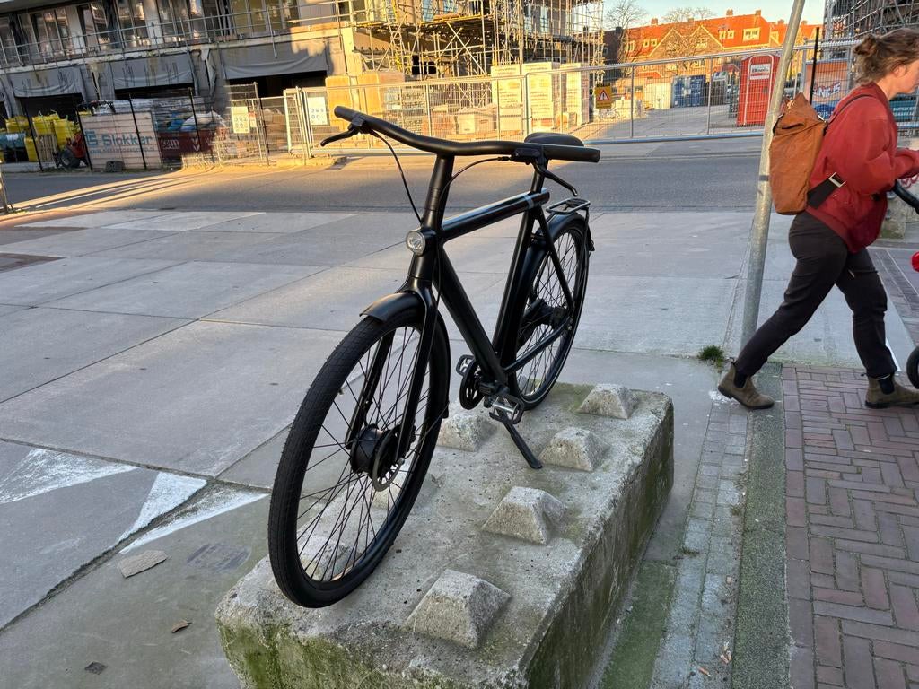 VAN MOOF Stijlvolle zwarte stadsfiets - Zo goed als nieuw, Versnellingen, Zo goed als nieuw, 53 tot 57 cm, Ophalen