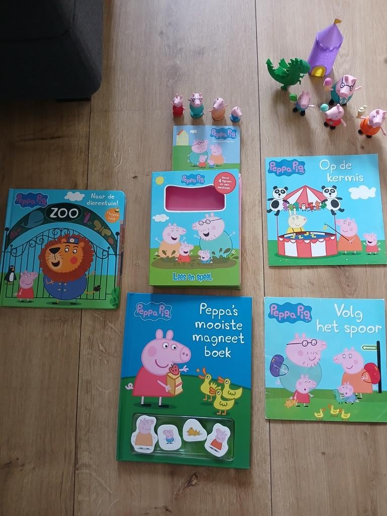 Peppa Pig speelset met figuren, kasteel en boek, Ophalen of Verzenden, Gebruikt