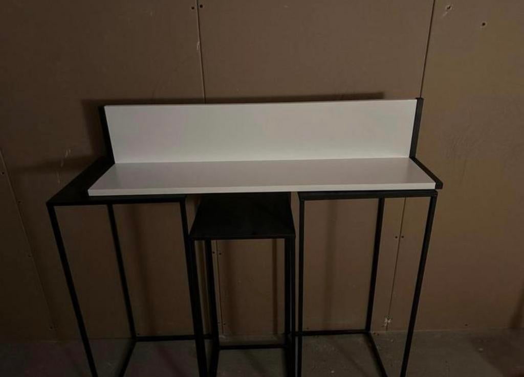 Witte wandplank met metalen rand., Huis en Inrichting, Woonaccessoires | Wandplanken en Boekenplanken, Ophalen, Zo goed als nieuw