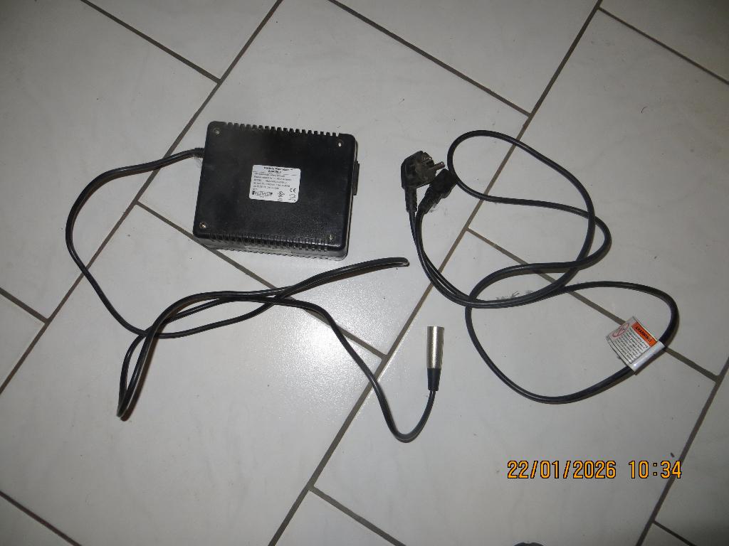 compacte accu/batterij oplader 24 Volt, Ophalen of Verzenden, Gebruikt