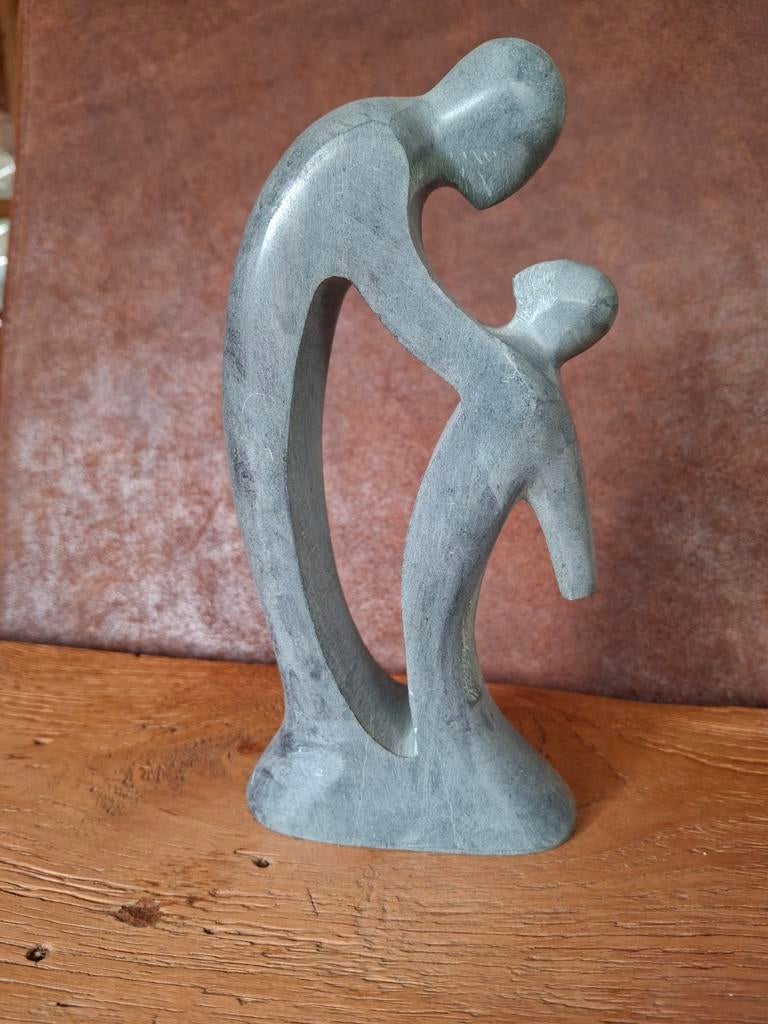 Speksteen beeldje moeder en kind - 18cm hoog, Ophalen of Verzenden, Zo goed als nieuw, Mens