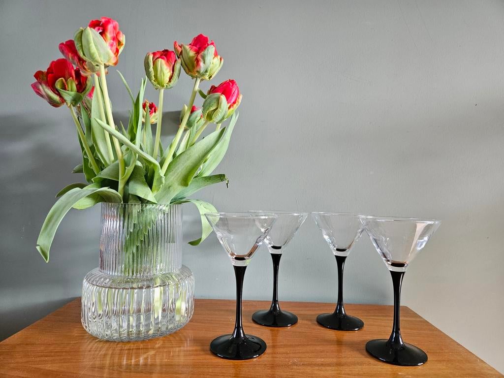 Set van 4 vintage Luminarc martini glazen met zwarte voet, Glas of Glazen, Ophalen of Verzenden, Overige stijlen, Glas