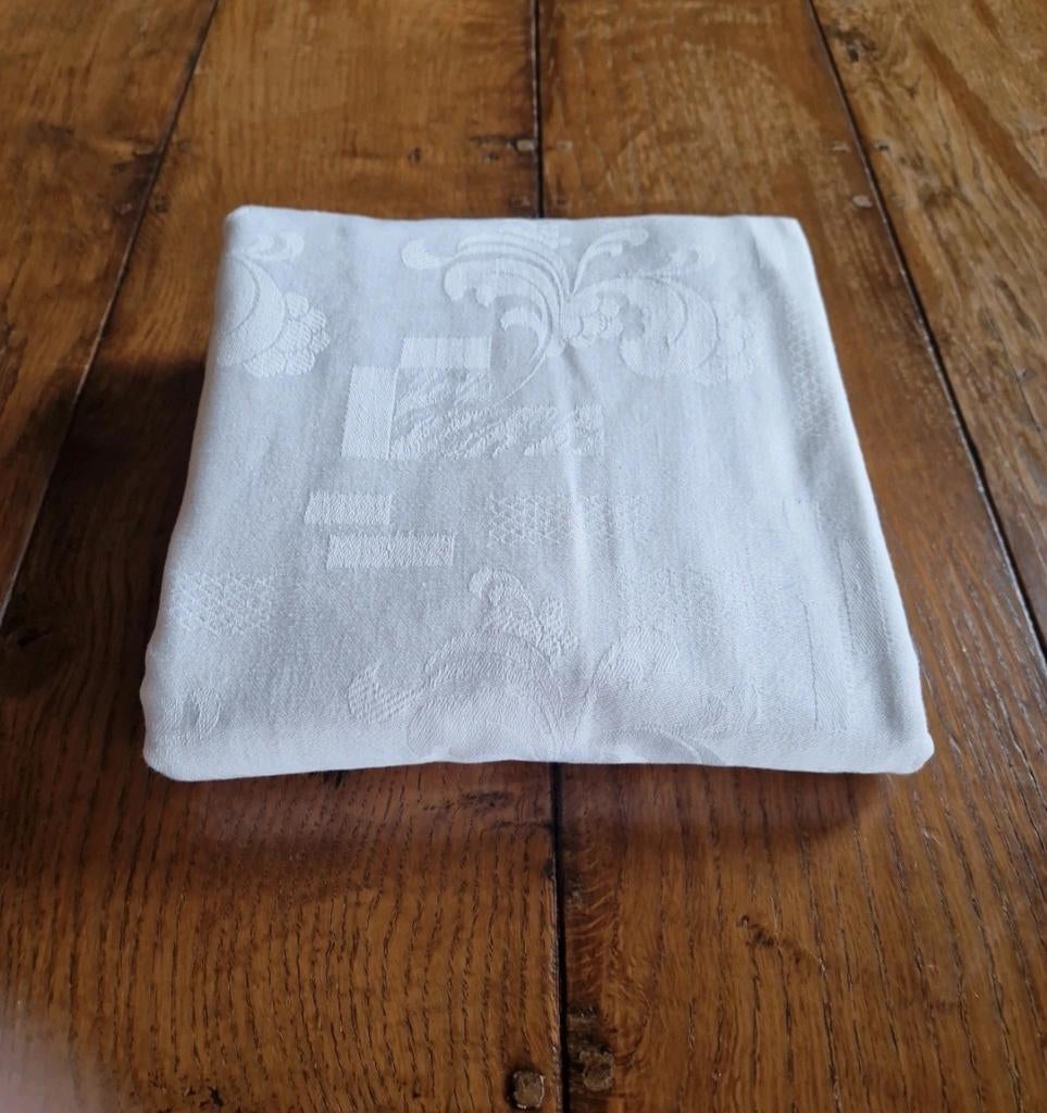 Wit tafelkleed met patroon - 140x170 cm, Huis en Inrichting, Tafelkleden, Ophalen of Verzenden, Gebruikt, Rechthoek, Binnen