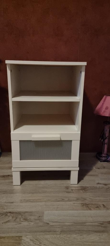 TK: Witte nachtkastje., Minder dan 45 cm, Zo goed als nieuw, Hout, 55 tot 70 cm