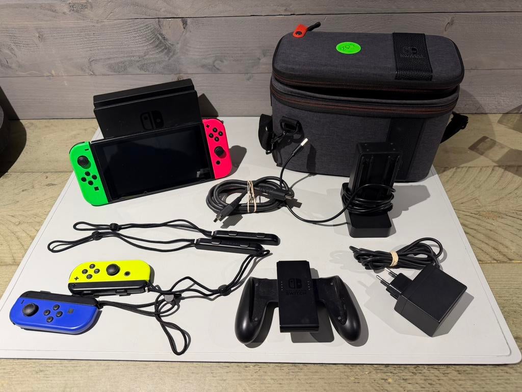 Nintendo Switch 2025 Compleet zonder game’S, Ophalen of Verzenden, Zo goed als nieuw, Nvt, Nvt