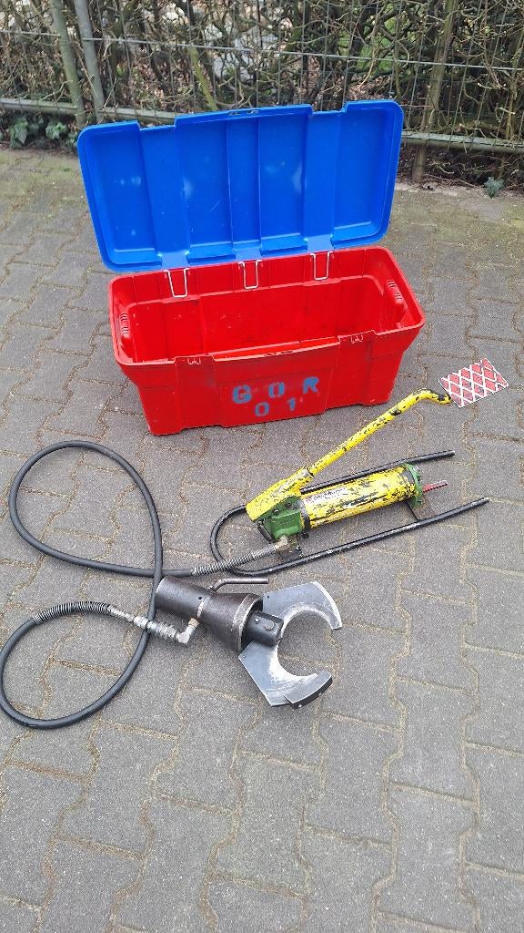 Cembre / Burndy hydraulische voet kabelkniptang kabelschaar., Ophalen, ., Zo goed als nieuw, .