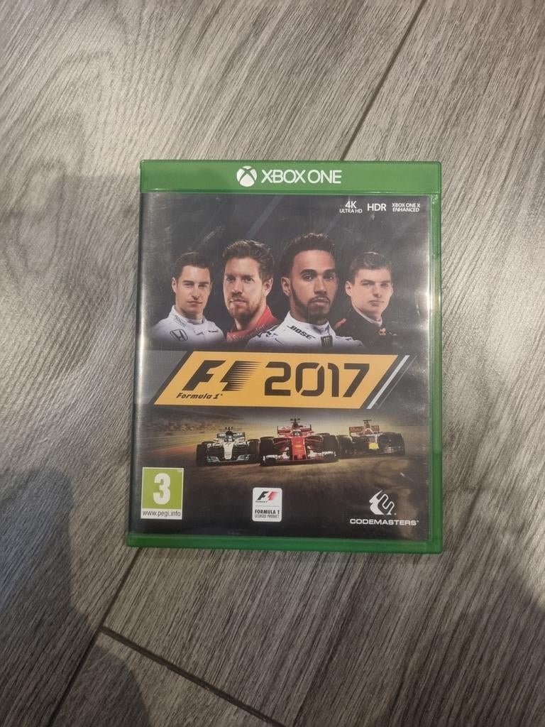 F1 2017 Xbox One - Zo goed als nieuw met boekjes, Online, 1 speler, Racen en Vliegen, Ophalen of Verzenden