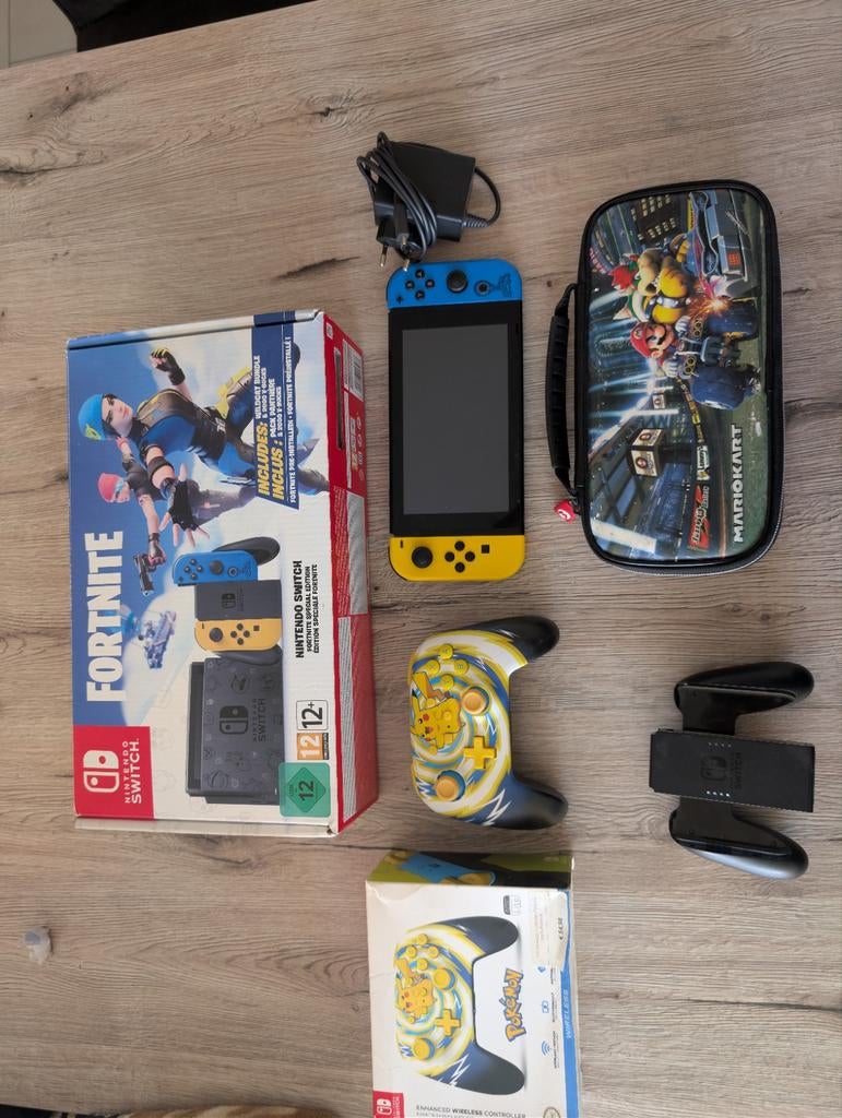 Nintendo Switch Fortnite Special Edition met accessoires, Avontuur en Actie, Ophalen of Verzenden, Zo goed als nieuw, Eén computer