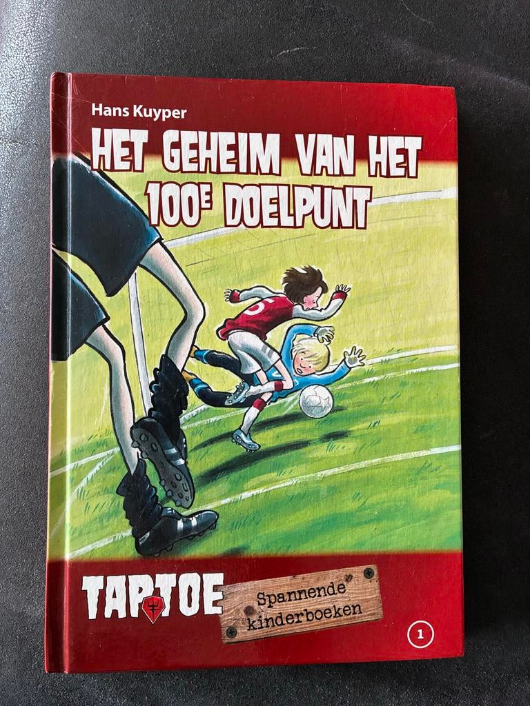 Het geheim van het 100e doelpunt - Spannend voetbalboek, Boeken, Ophalen of Verzenden, Gelezen, Fictie algemeen