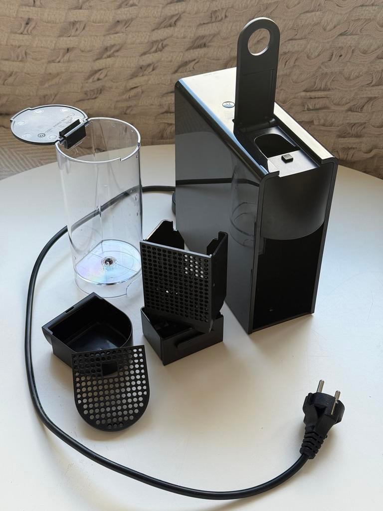 Nespresso Essenza Mini koffiezetapparaat zwart, Witgoed en Apparatuur, Koffiezetapparaten, Ophalen, Espresso apparaat, Zo goed als nieuw