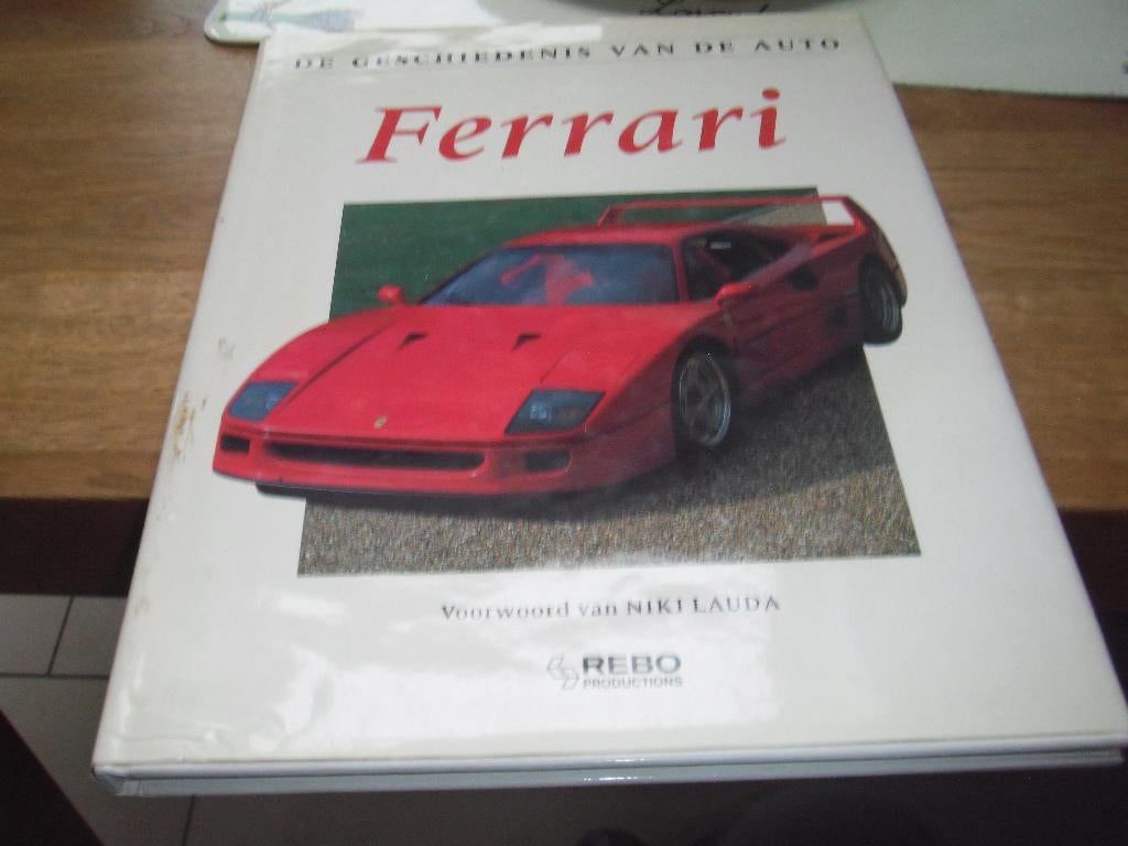 boekwerk over de ferrari ,voorwoord nike lauda+ jas Ferrari, Ophalen of Verzenden, Zo goed als nieuw, Ferrari