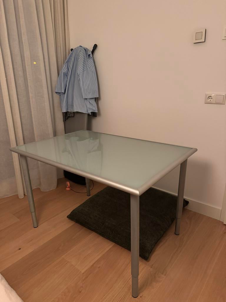 Vintage IKEA bureau / tafel met glazen blad, Gebruikt, 100 tot 150 cm, Tot twee personen, Glas