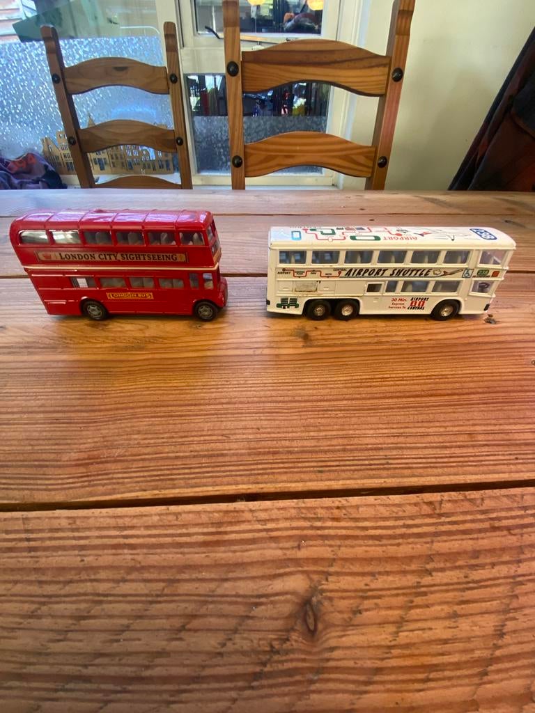 Set van 2 Dinky Toys bussen: Londen en Airport Shuttle, Overige merken, Gebruikt, 1:50 of kleiner, Overige typen