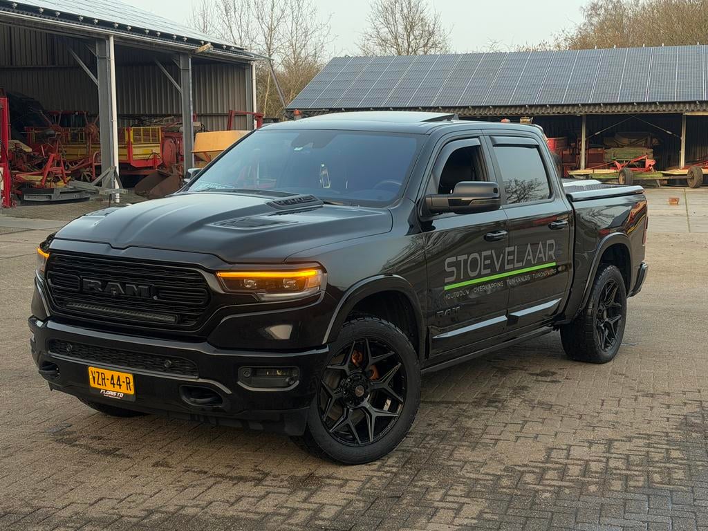 Dodge RAM Limited | 450PK | 4-PLAY | Custom Exhaust, Auto's, Automaat, 2361 kg, 5654 cc, Zwart