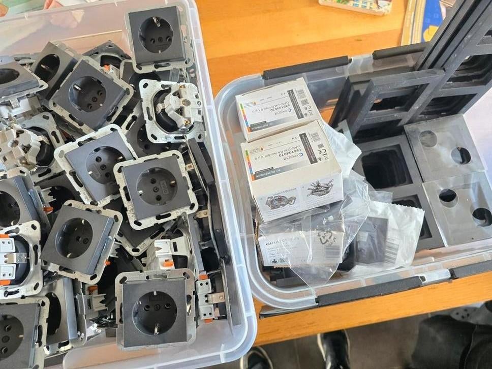 Stopcontacten en schakelmateriaal gira systeem 55 antraciet, Ophalen, Stopcontact