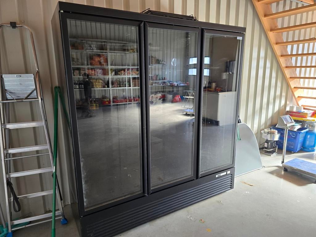 UNNICOOL Koelkast 1530L Zwart, 200 liter of meer, Ophalen, Zo goed als nieuw