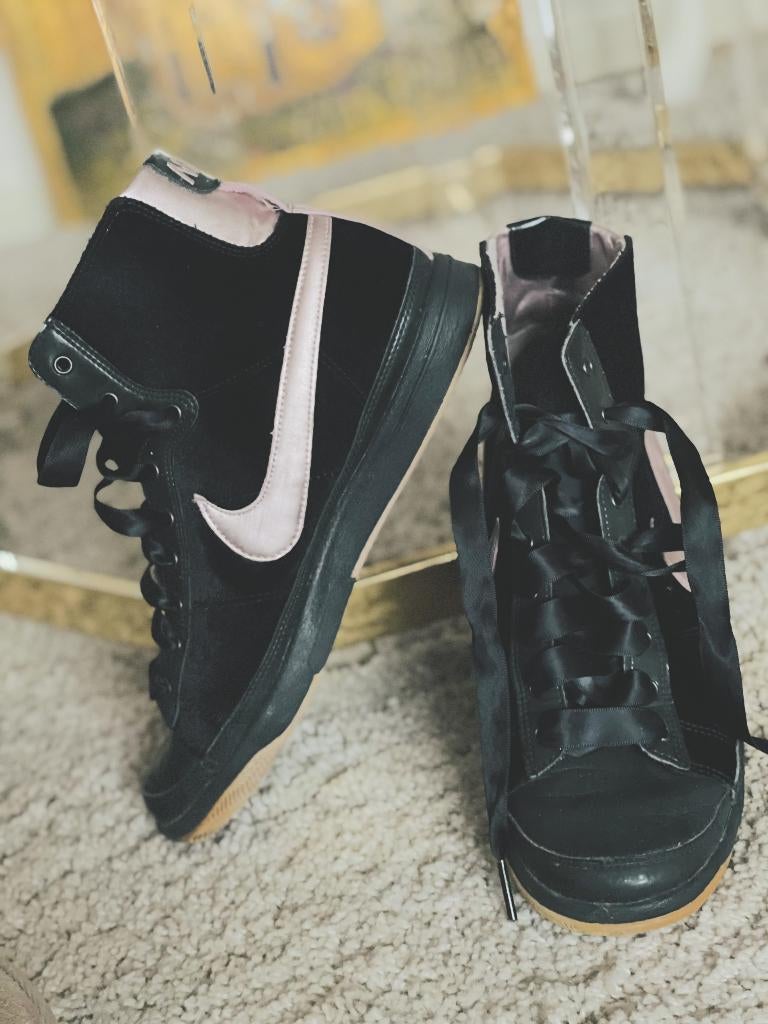 hoge Nike sneakers mt 36,5, Kleding | Dames, Schoenen, Zwart, Nike, Ophalen of Verzenden, Sneakers of Gympen