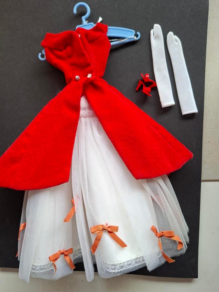 Vintage barbie doll set benefit performance mattel 1966, Verzenden, Zo goed als nieuw, Kleertjes