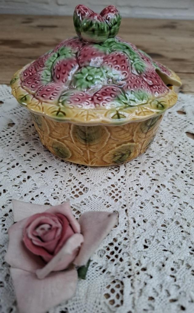 Franse brocante marjolica  jampot Sarreguemines, aardbeien, Ophalen of Verzenden