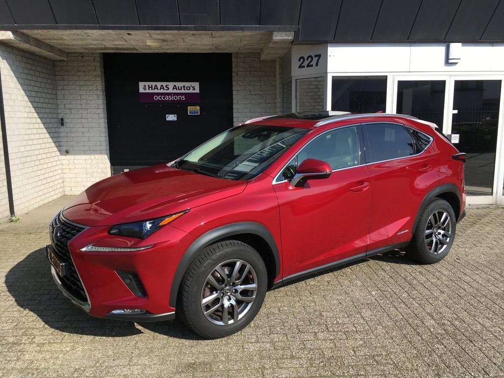 Lexus NX 300h AWD Luxury Line / OPEN DAK / DEALER SERVICED /, Automaat, Gebruikt, 1760 kg, Bedrijf