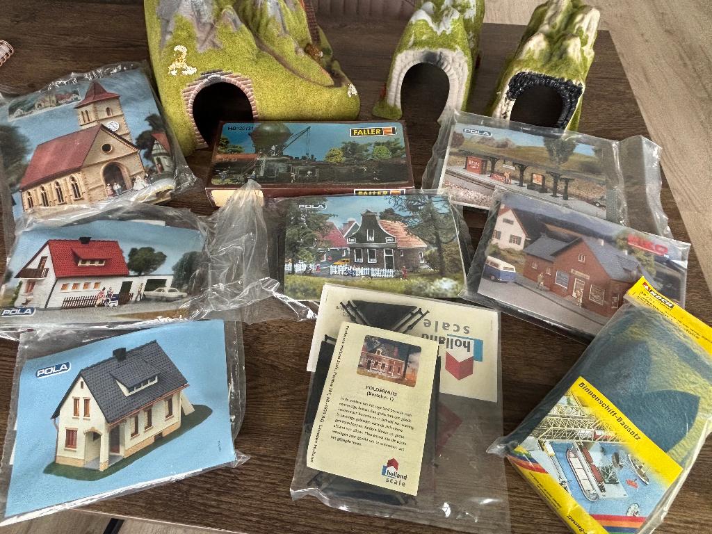 H0 modelspoor bouwpakketten partij -Pola, Faller, Piko, Noch, Hobby en Vrije tijd, Overige merken, Gelijkstroom of Wisselstroom