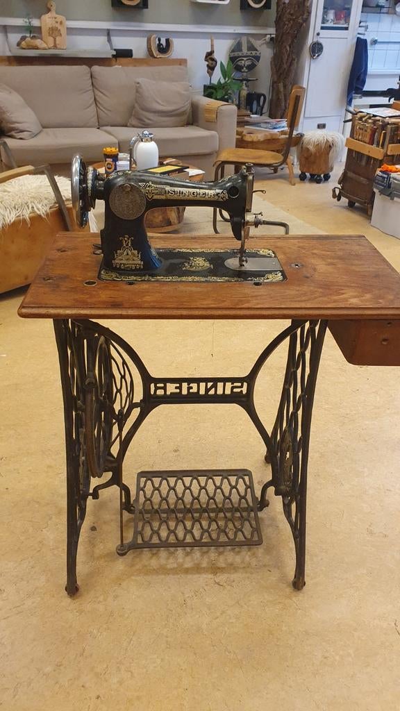 Antieke Singer naaimachine, Ophalen