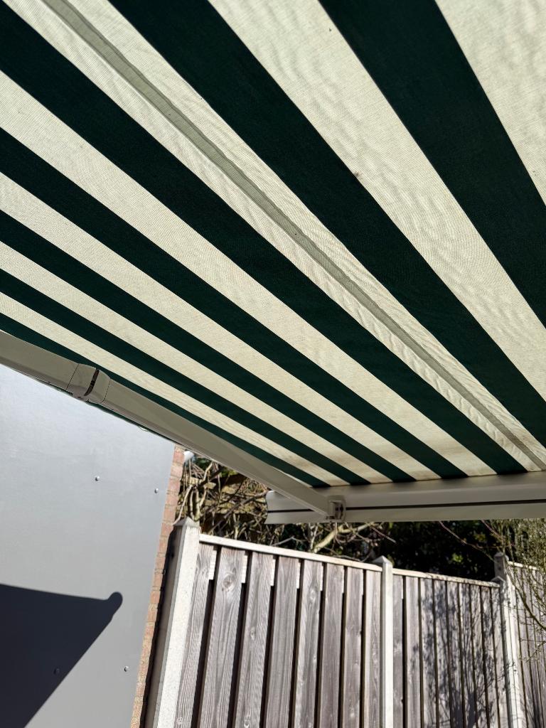 Zonnescherm elecktrisch, Ophalen, Gebruikt, 450 cm of meer, Elektrisch