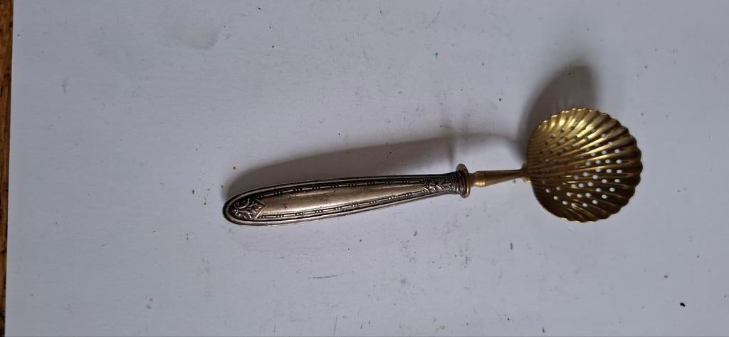 Antieke vergulde schep met geperforeerde kom, Antiek en Kunst, Antiek | Bestek, Ophalen of Verzenden