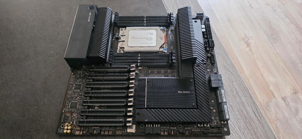 ASUS Pro WS WRX80E-SAGE SE WIFI + Threadripper Pro 3955WX, Computers en Software, DDR4, Ophalen of Verzenden, E-ATX, AMD