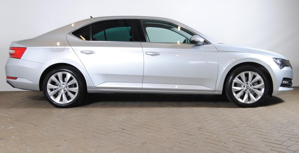 Skoda Superb 1.5 TSI Business Ed.| Apple Carplay | Stoelverw, Automaat, 1380 kg, Euro 6, 4 cilinders