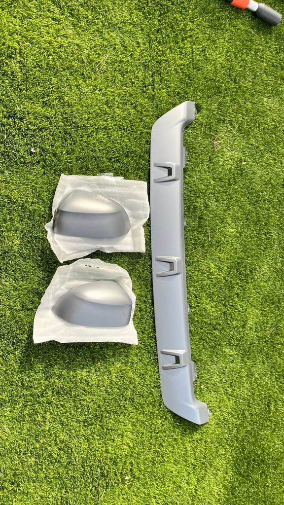 NIEUWSTAAT: spiegelkappen + diffuser BMW X5 50e, Ophalen, Nieuw, BMW, Bumper