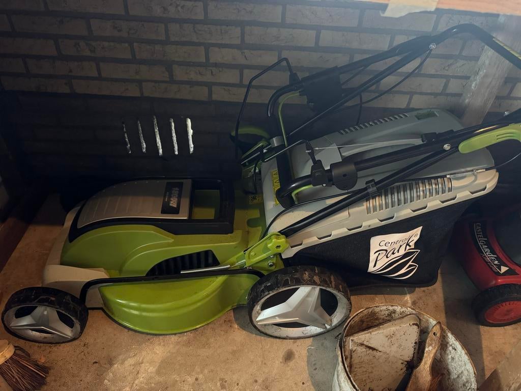Central Park Zelfrijdende Grasmaaier - Zo goed als nieuw, Ophalen, Cirkelmaaier, Elektrische grasmaaier, Mulchfunctie