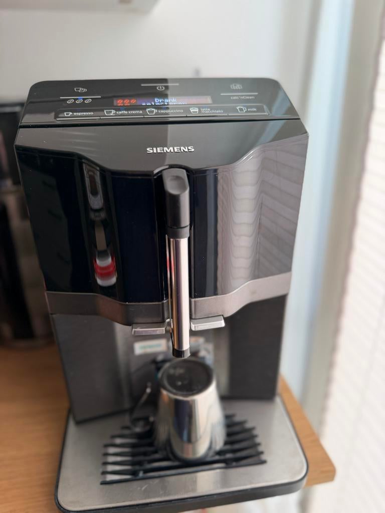 Siemens EQ 300 koffiemachine, Stoompijpje, Gebruikt, Koffiemachine, Koffiebonen