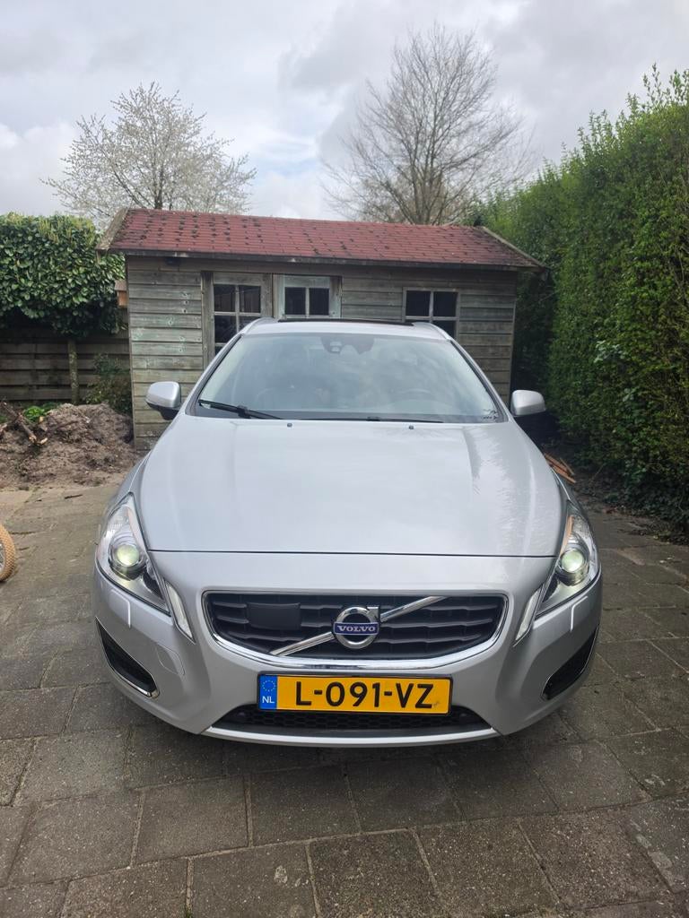 Volvo V60 T6 304pk Geartronic AWD 2012 Grijs, Auto's, Volvo, Automaat, Euro 5, 1800 kg, Vierwielaandrijving