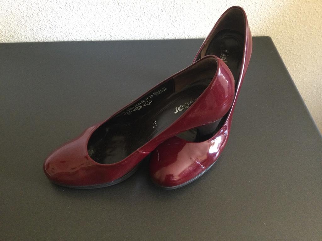 Mooie donkerrode Gabor pumps maat 4,5=37,5. Weinig gedragen!, Pumps, Gabor, Ophalen of Verzenden, Zo goed als nieuw